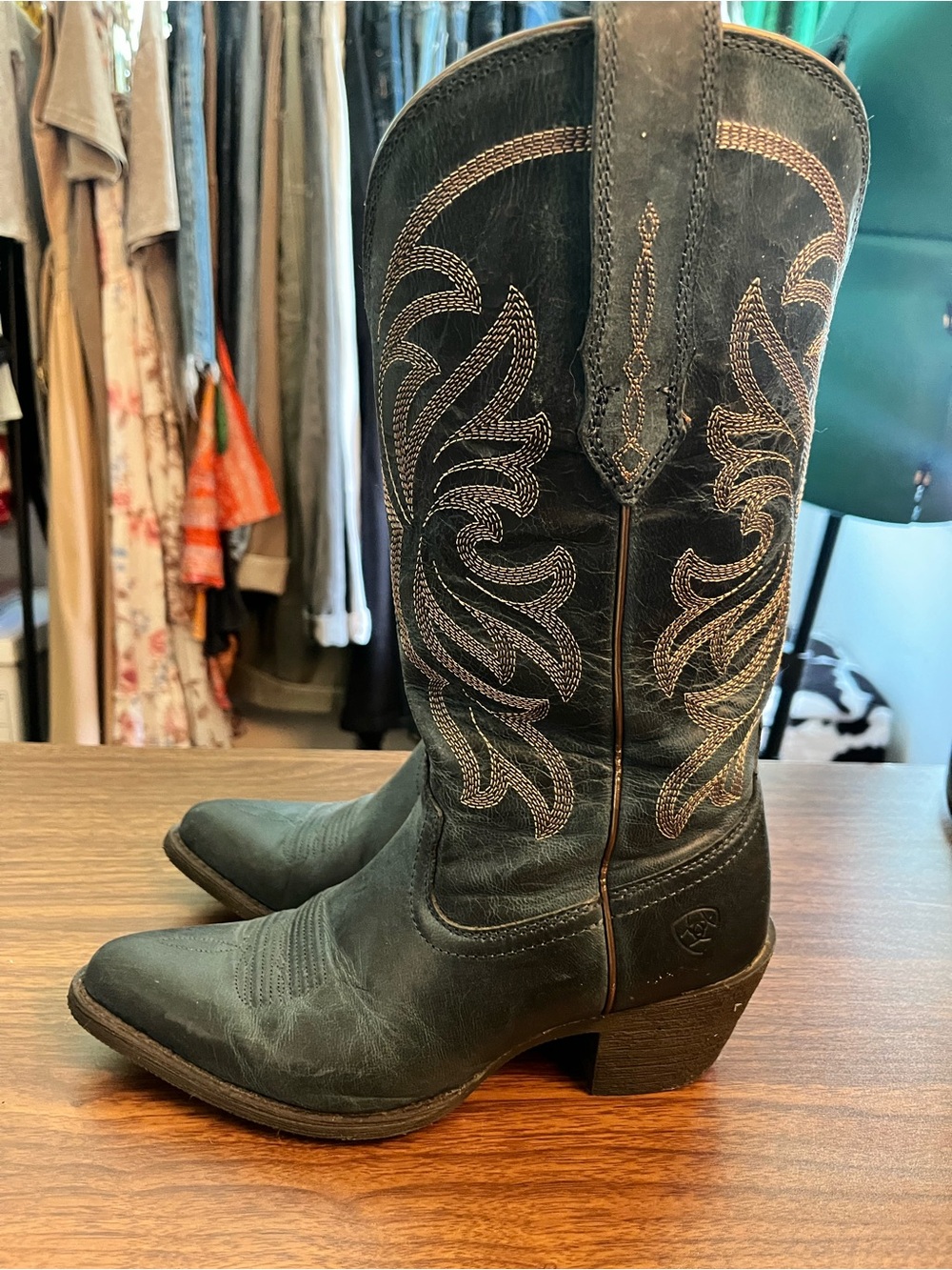 Ariat Vintage Denim Heritage J Toe Leather Heeled Boots with Brown Embroidery - Picture 2 of 9